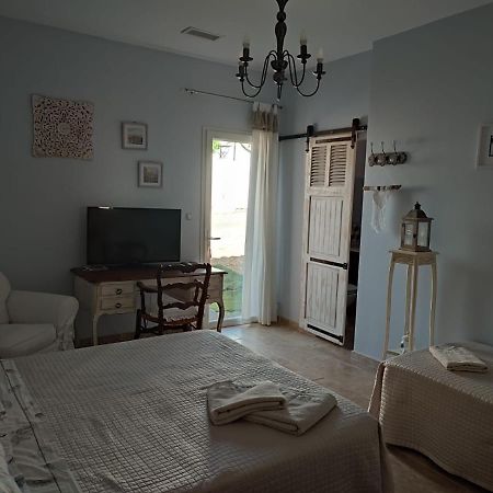 Les Olivades Bed & Breakfast Magalas ภายนอก รูปภาพ