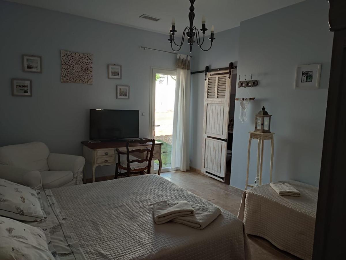 Les Olivades Bed & Breakfast Magalas ภายนอก รูปภาพ
